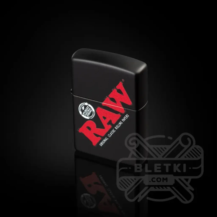 Benzynowa zapalniczka ZIPPO × RAW Black (czarna)