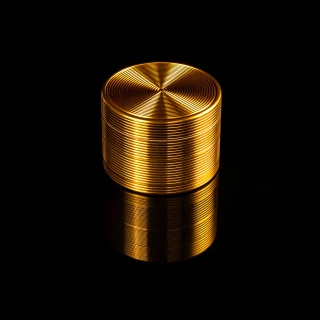 Metalowy młynek (grinder) 60mm - 4 częściowy z magnesem złoty