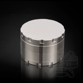 Metalowy młynek (grinder) 62 mm - 4 częściowy z magnesem (srebrny)