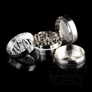 Metalowy młynek (grinder) 49 mm - 4 częściowy z magnesem (srebrny)